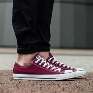 Burgundy & White Women’s converse ✨